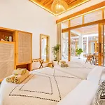 Villa Orlando - Brand New 9Br Jacuzzi Cinema